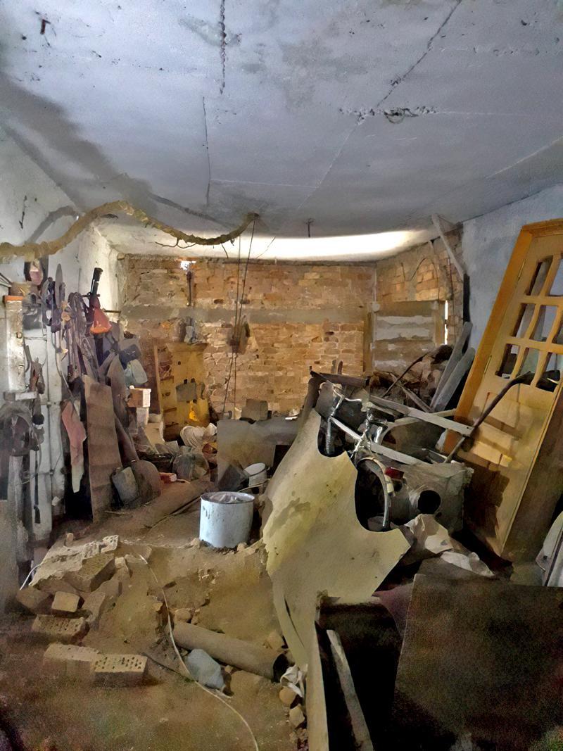 Camerele casei lui Gheorghe Dincă erau pline cu obiecte aruncate la întâmplare