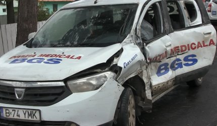 Şofer de TIR, oprit la 11 km după ce a lovit o ambulanţă, în Vaslui