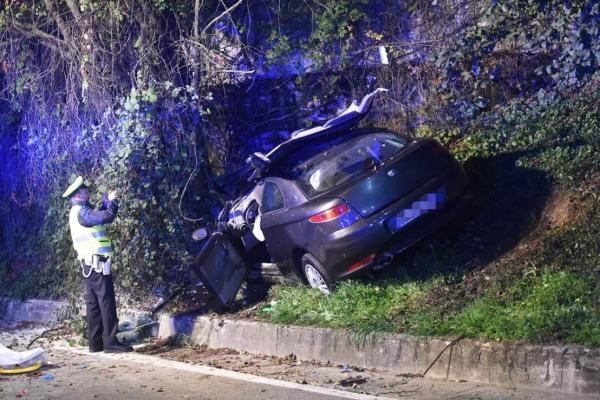 Românca a murit după ce a intrat cu Alfa Romeo într-un zid de pe marginea drumului, în Bologna, Italia