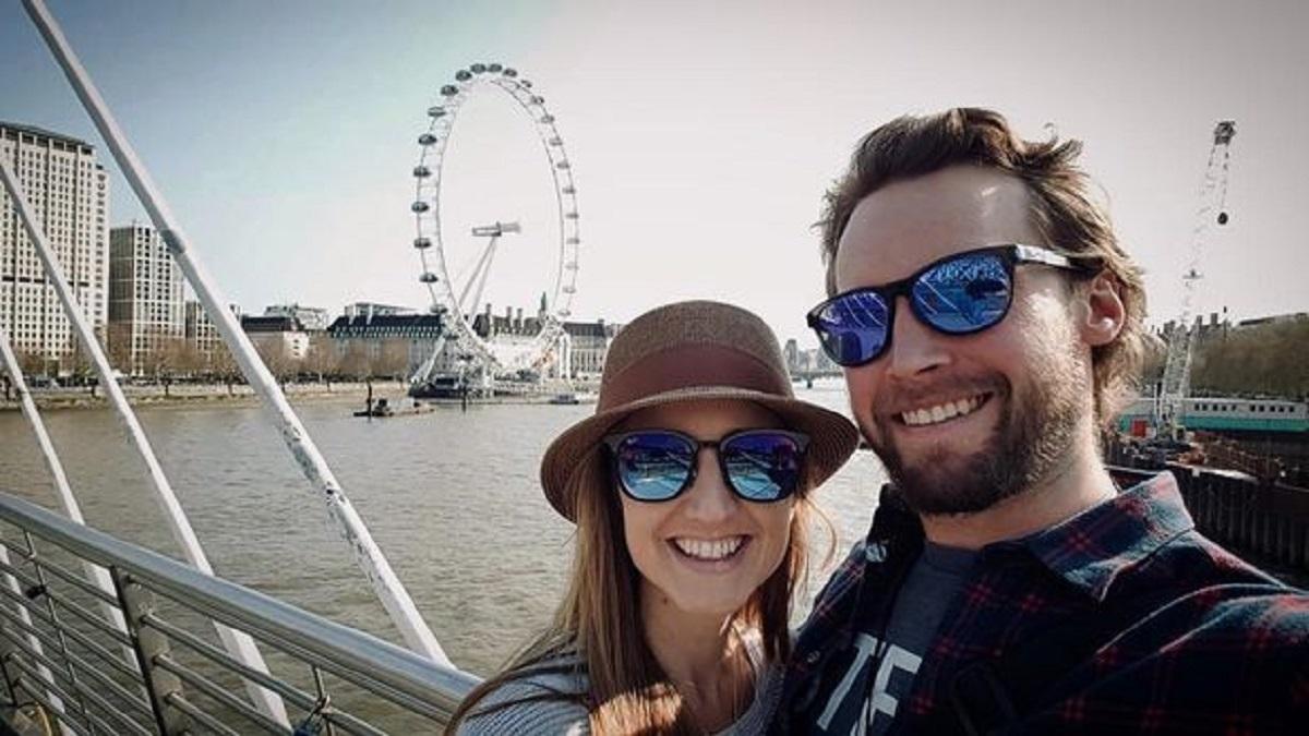 Un bărbat a renunțat la tot pentru a-și ajuta iubita bolnavă de cancer, deși o văzuse o singură dată