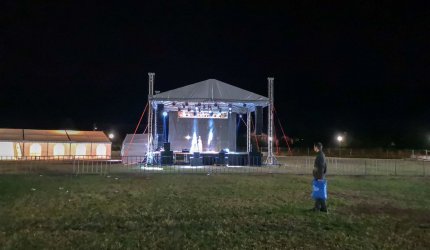 Spectacol cu un singur spectator, în prima seară, la Festivalul Toamnei de la Mizil