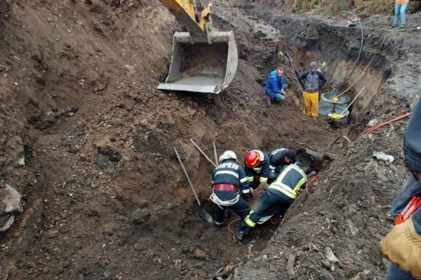 Bărbatul a fost decapitat de cuva excavatorului care ar fi trebuit să-l scoată la suprafaţă