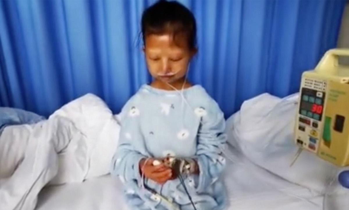 Povestea tristă a tinerei care s-a înfometat 5 ani, pentru frățiorul ei bolnav