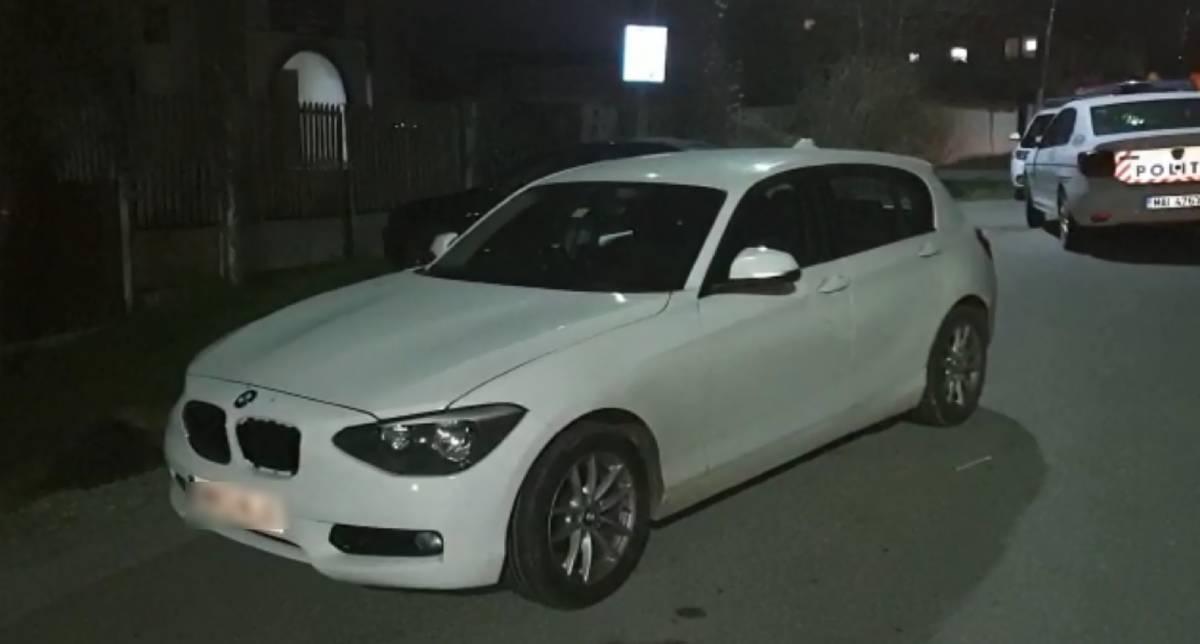 Un băiat de 20 de ani este acuzat că a călca cu BMW-ul trei tineri, care avea să-i dea bani