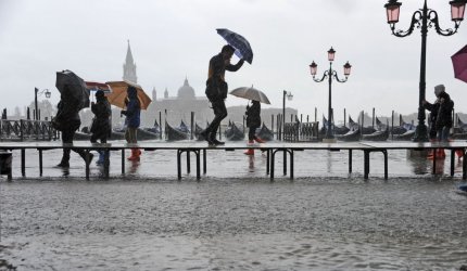 Inundaţii devastatoare în Veneţia, după ce apa a atins chiar şi doi metri