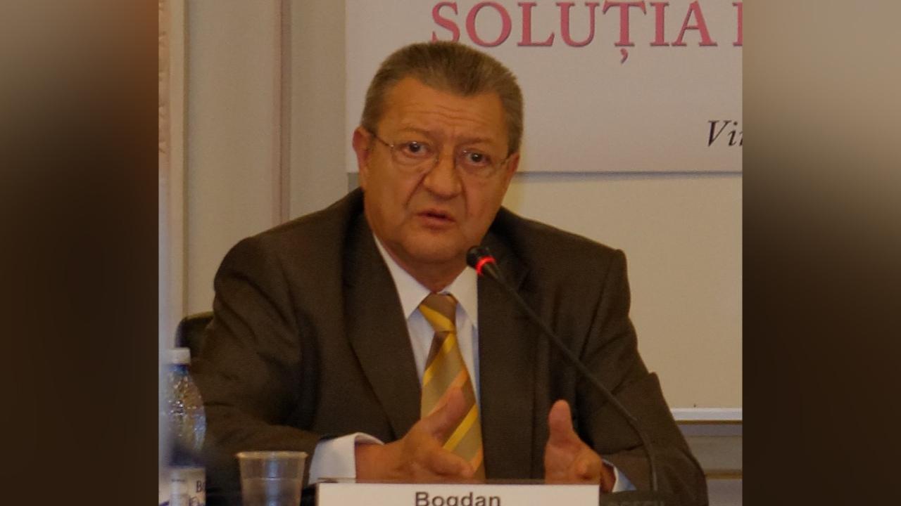 Bogdan Niculescu-Duvăz la o conferință politică