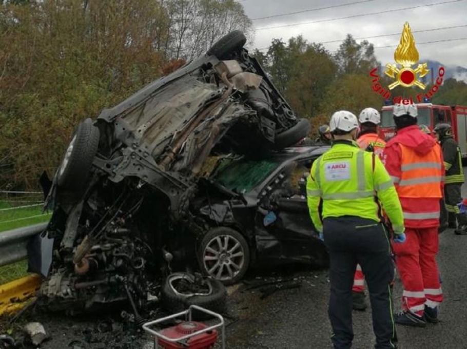 Român de 19 ani mort într-un accident în Italia. Era portarul unei echipe locale de fotbal Românul mort în accdentul din Italia era portar de fotbal