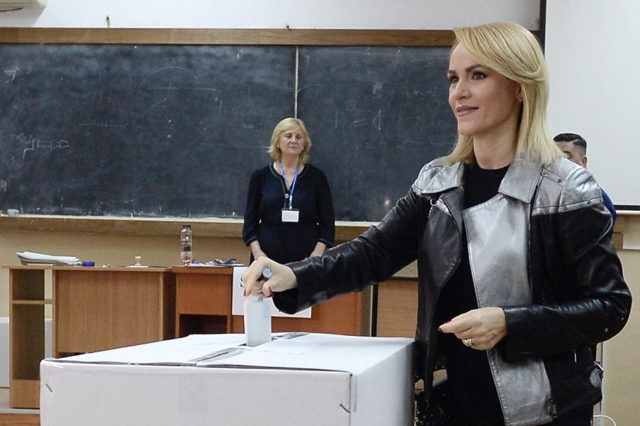 Gabriela Firea a deschis secţia de votare de la Colegiul Griviţa Firea a votat la Colegiul Griviţa, din Bucureşti