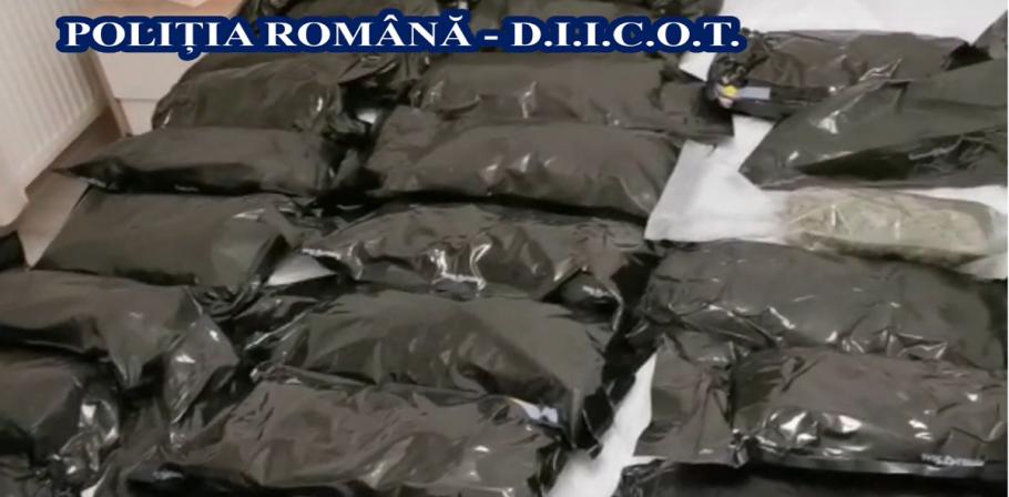 Traficanţi prinşi când se pregăteau să livreze 30 de kilograme de cannabis, în Bucureşti Cinci traficanţi de droguri au fost arestaţi preventiv