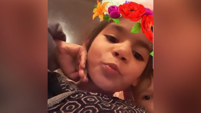 Denisa Cadrie Memet, fetița de 6 ani dispărută, într-o fotografie de familie
