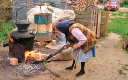 Cazanul cu ţuică i-a fost fatal unei femei din Alba