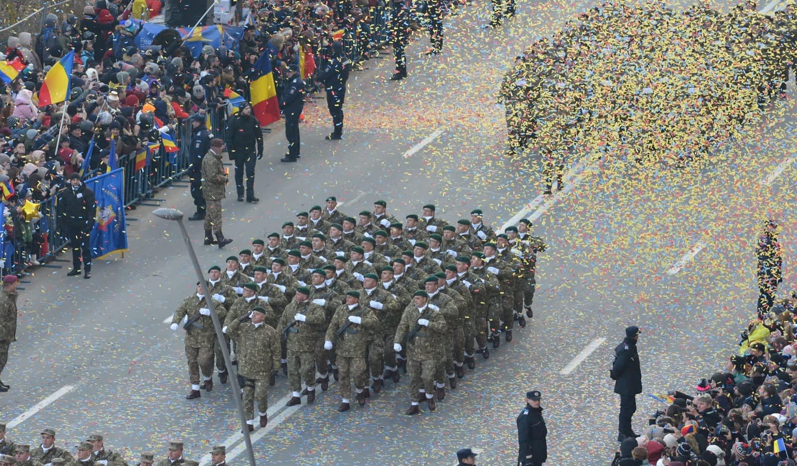 Dispozitiv de soldaţi la parada militară de 1 decembrie de la Alba Iulia