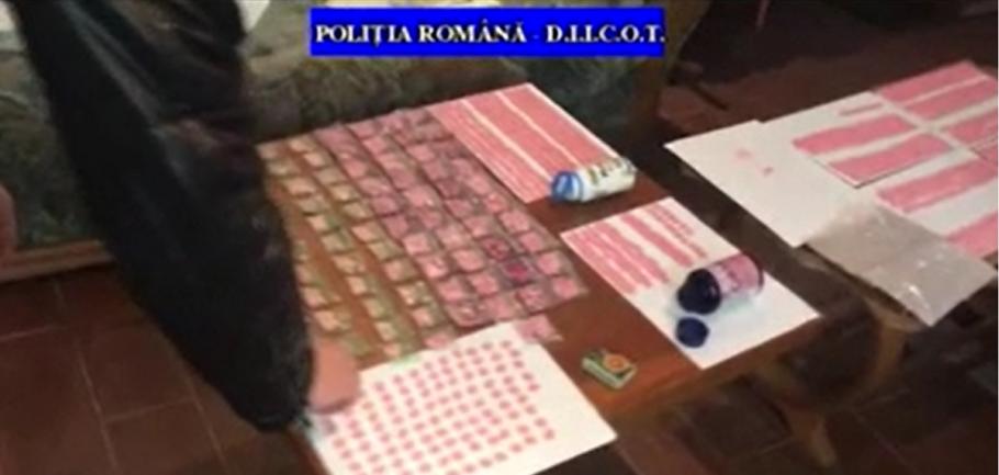Traficant de droguri prins cu pastilele de ecstasy pe masă, în Prahova Traficantul ar putea fi arestat preventiv pentru 30 de zile