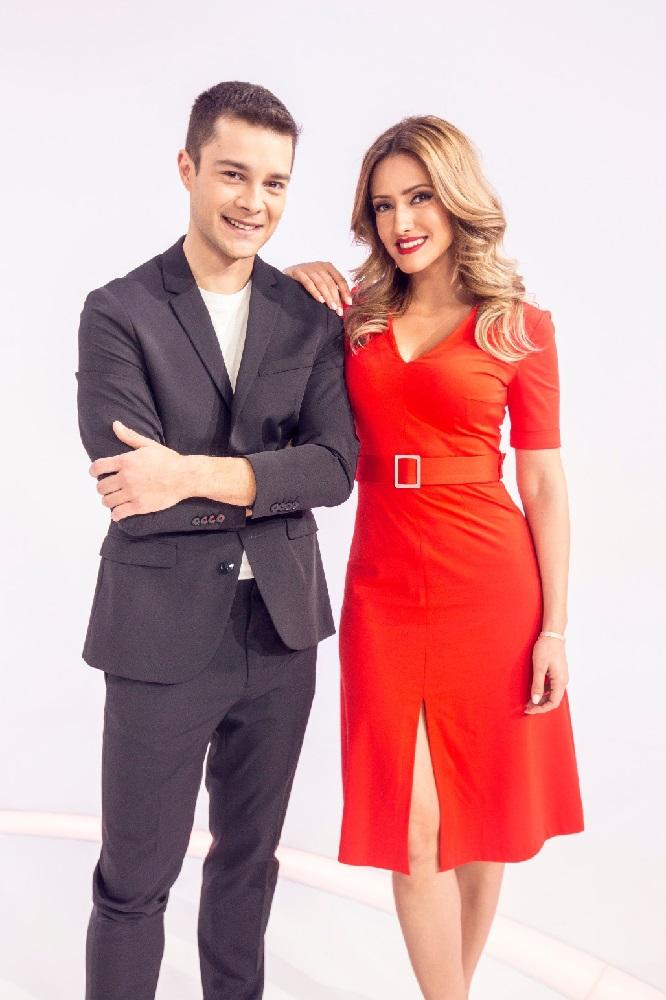 Observatorul dimineţii este prezentat de Iuliana Pepene şi Mircea Ivan