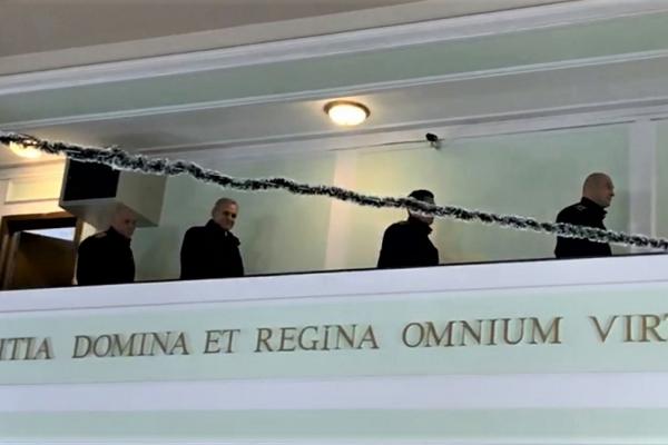 Liviu Dragnea, în drum spre sala de judecată, la Curtea Supremă