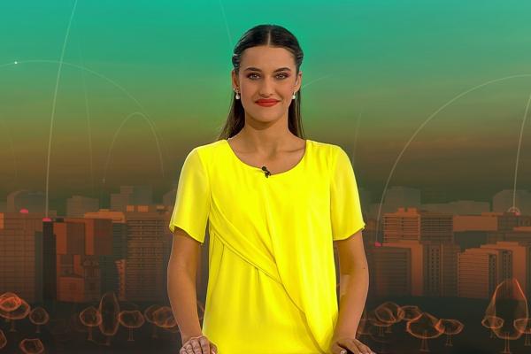 Prezentatoarea Horoscopului, Rosse, în platoul Observator
