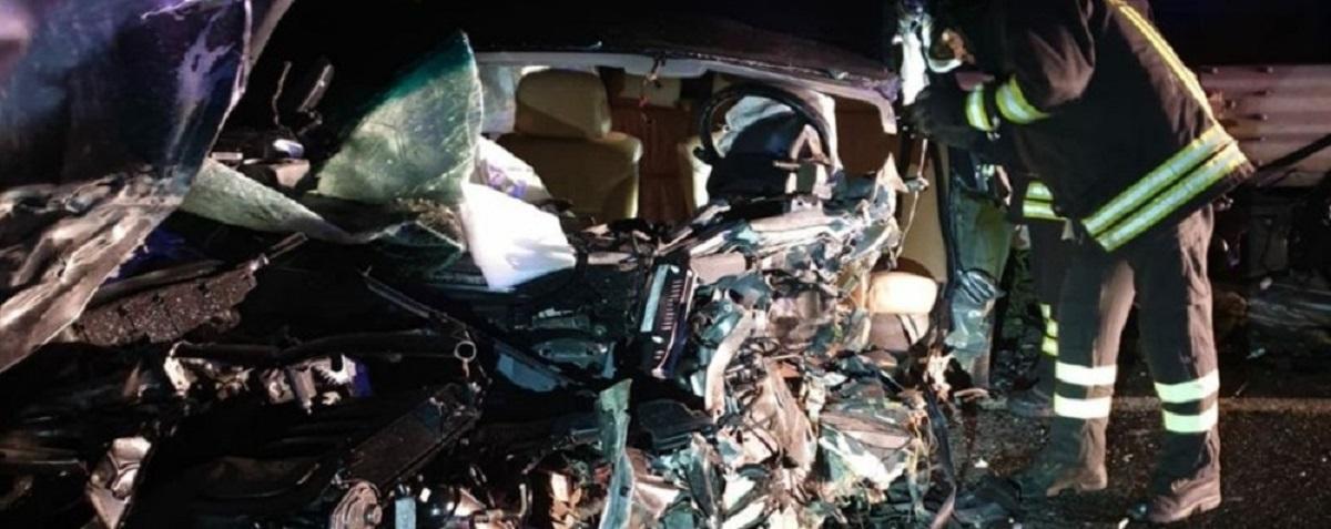 Românca a sfârşit la volanul maşinii sale, un BMW făcut praf în urma accidentului