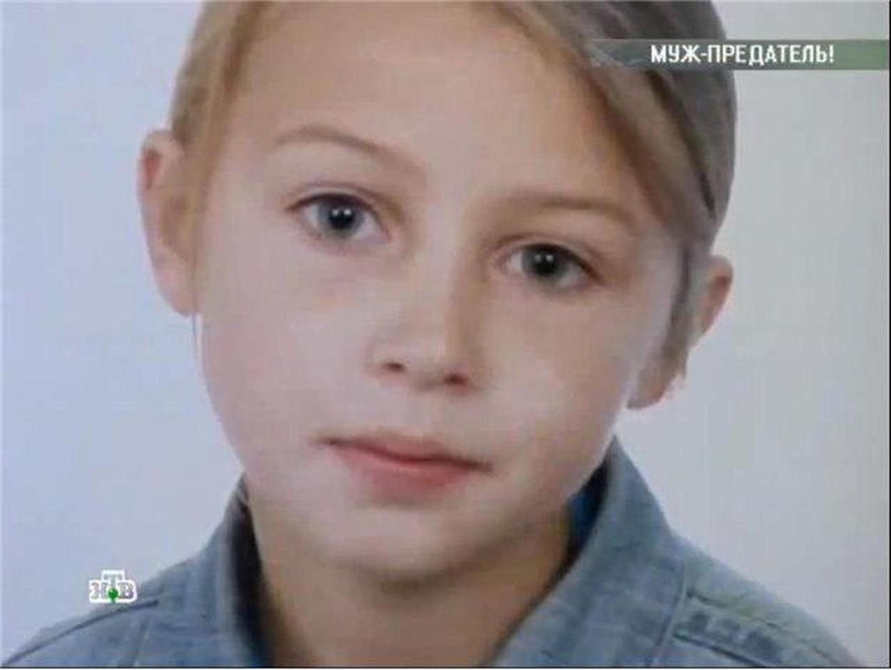 O mamă din Rusia a aflat că a crescut 10 ani fetița altei femei, abia după ce copila a fost ucisă