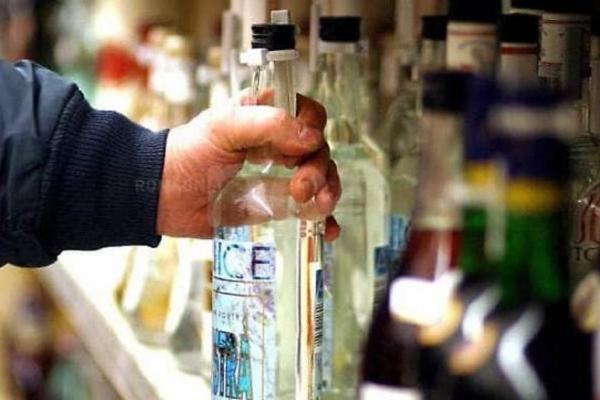 Românul este acuzat şi de port ilegal de armă albă