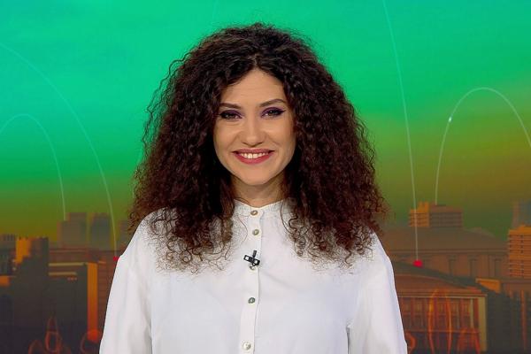Prezentatoarea Horoscopului, Nadina Zissu, în platoul Observator