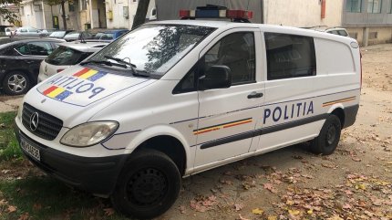 Un copil de trei ani, grav bolnav, a fost ajutat de poliţişti să jungă mai repede la spital