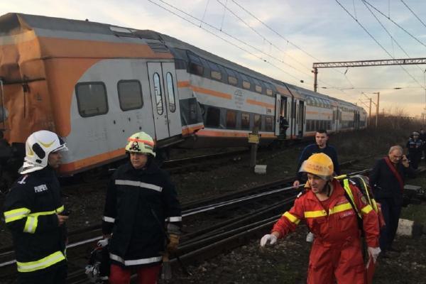Trenul de călători care s-a ciocnit în gara Ploiești Triaj
