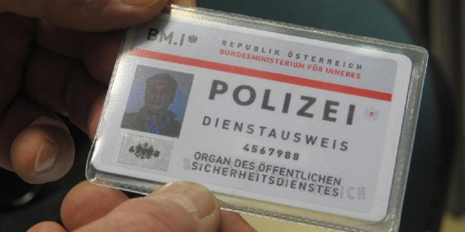 Români jefuiţi de mii de lire sterline într-o parcare din Germania Românii au fost uşuraţi de mii de lire sterline
