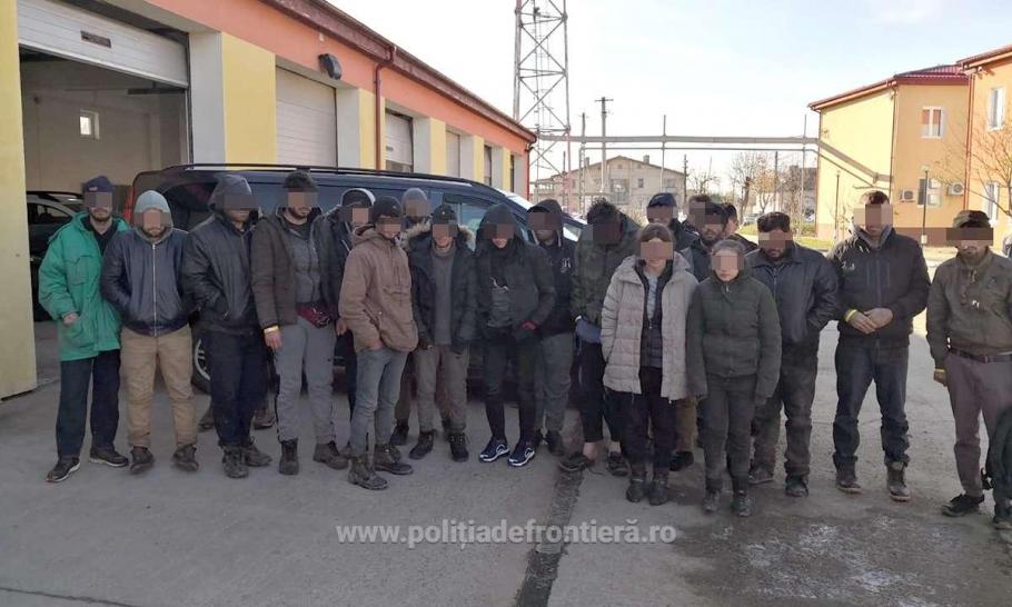 Sârb reţinut pentru că a incercat să introducă 24 de imigranţi ilegali în România Sârbul a fost propus pentru arestarea preventivă