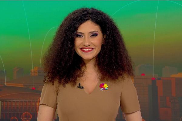 Prezentatoarea Horoscopului, Nadina Zissu, în platoul Observator