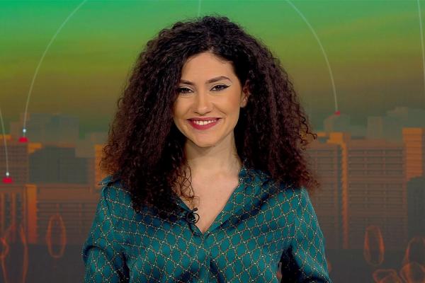 Prezentatoarea Horoscopului, Nadina Zissu, în platoul Observator