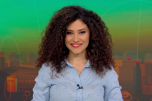 Prezentatoarea Horoscopului, Nadina Zissu, în platoul Observator