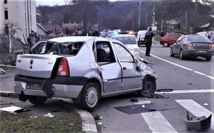 Un tată beat la volan s-a răsturnat cu maşina, fetiţa sa este in comă