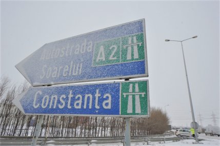 Pe autostrada A2, tronsonul Lehliu Gară – Constanța, ninge abundent