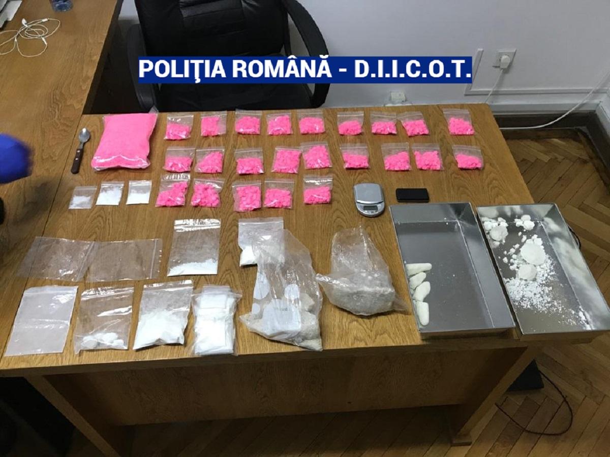 Bărbat prins cu droguri de 60.000 de euro, într-un apartament din Braşov