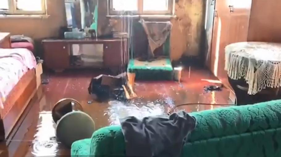 Casa distrusă Casa distrusă de incendiul care a pornit la un autobuz în Craiova