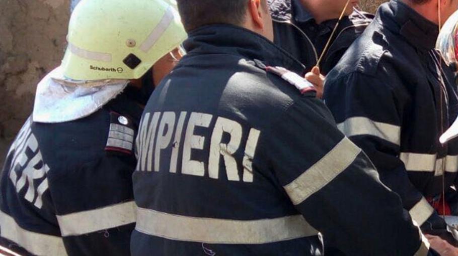 Pompieri Pompieri SMURD intervin la o misiune de salvare