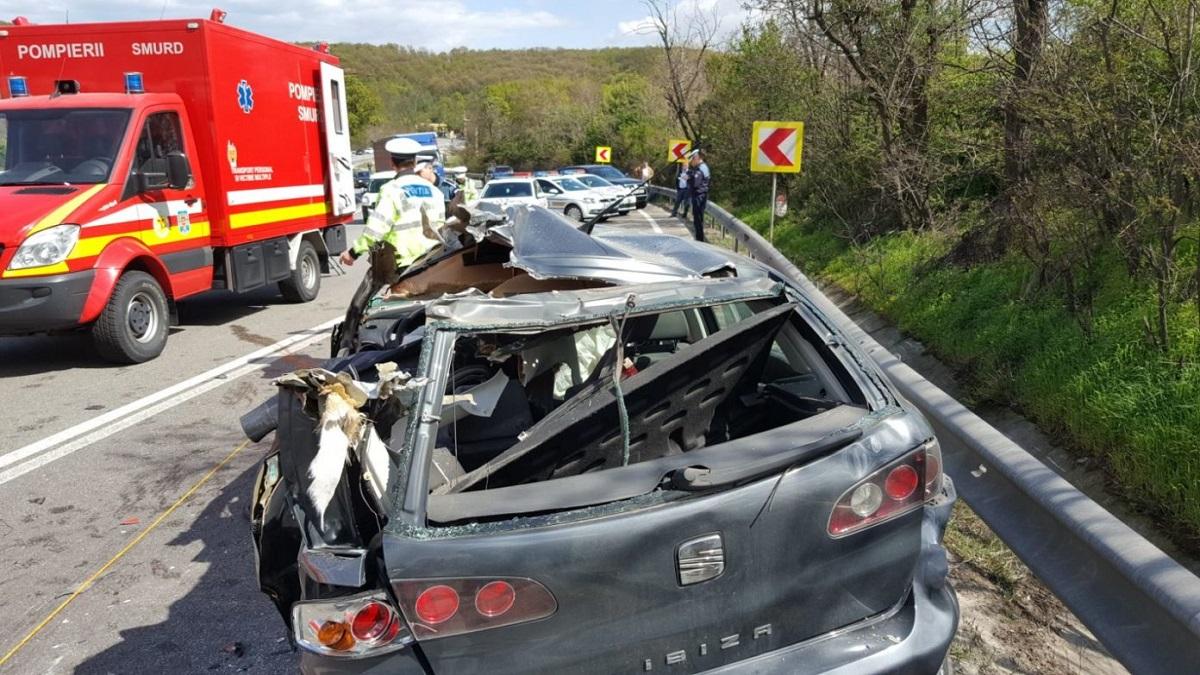 Autoturismul Seat condus de Mihai Bobocică, de 62 de ani, a fost făcut praf în accident