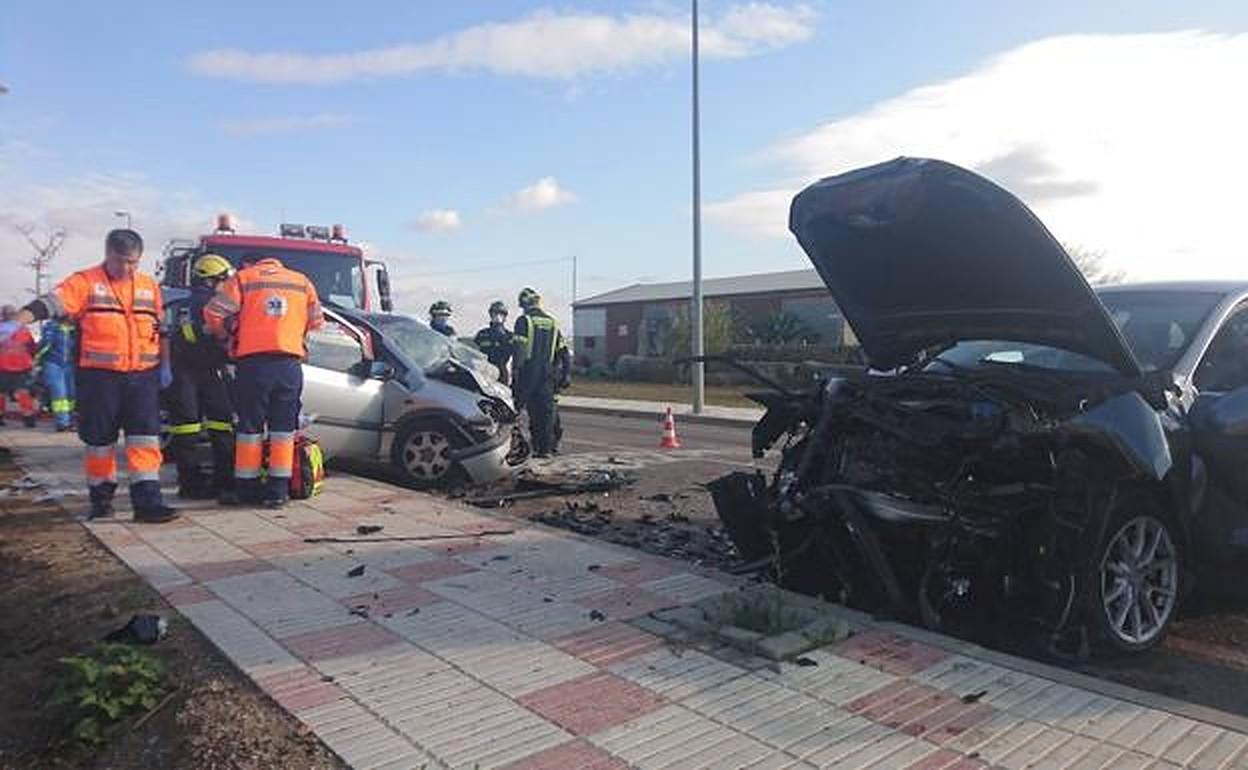 Locul accidentului Mașinile distruse în accidentul în care au murit doi români în Spania