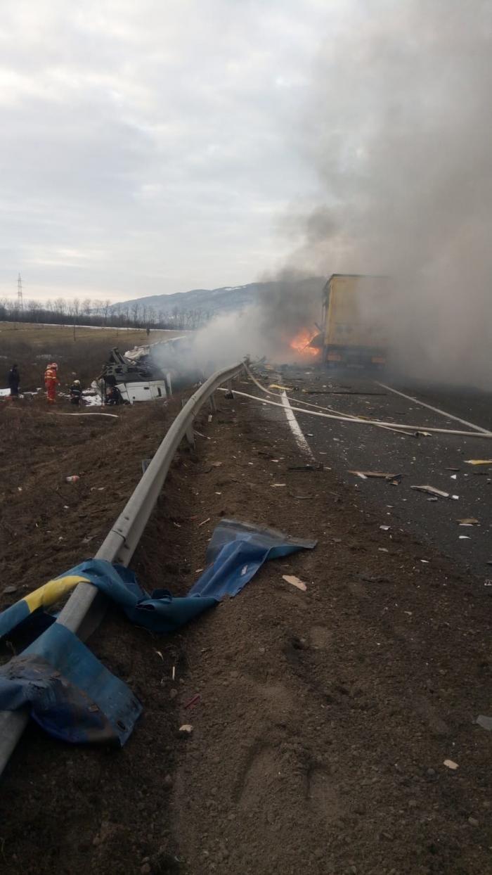 Doi şoferi de TIR au murit în Caraş Severin. Camioanele lor s-au ciocnit şi au luat foc