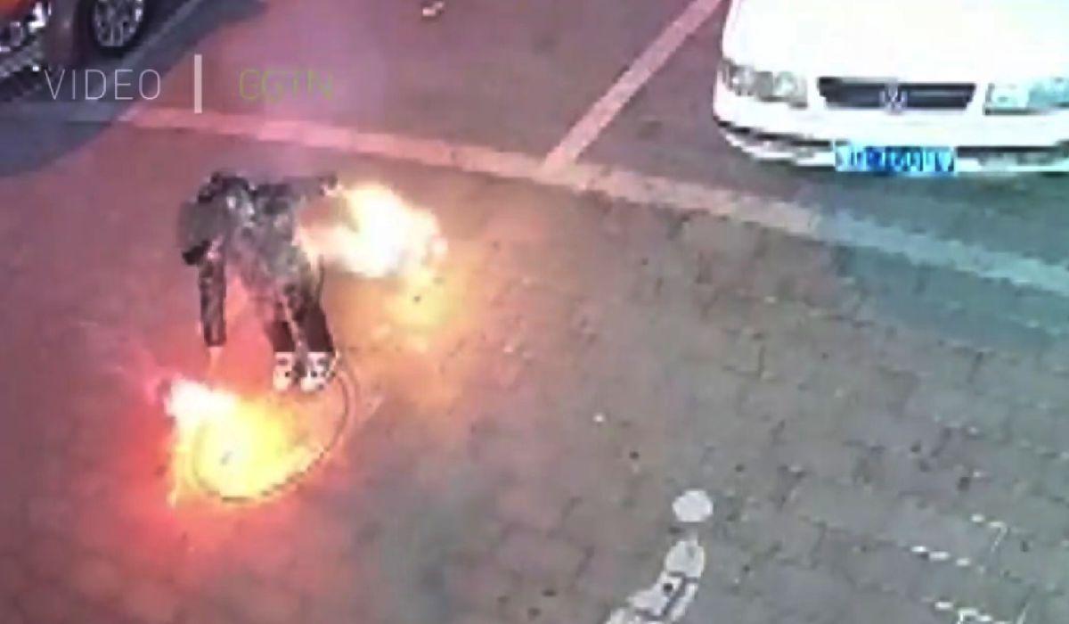 copil petarda canalizare Un copil a aruncat o petardă în canalizare, însă a regretat imediat