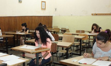 Elevi dau examenul de Bacalaureat