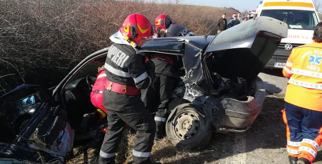 Mașină distrusă de impact Mașina implicată în accidentul din Arad