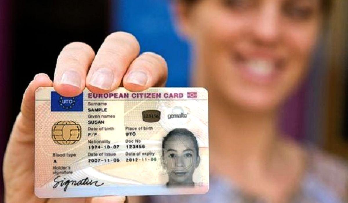 carti identitate se schimba Cărţile de identitate ale românilor se modifică. Cum vor arăta noile buletine