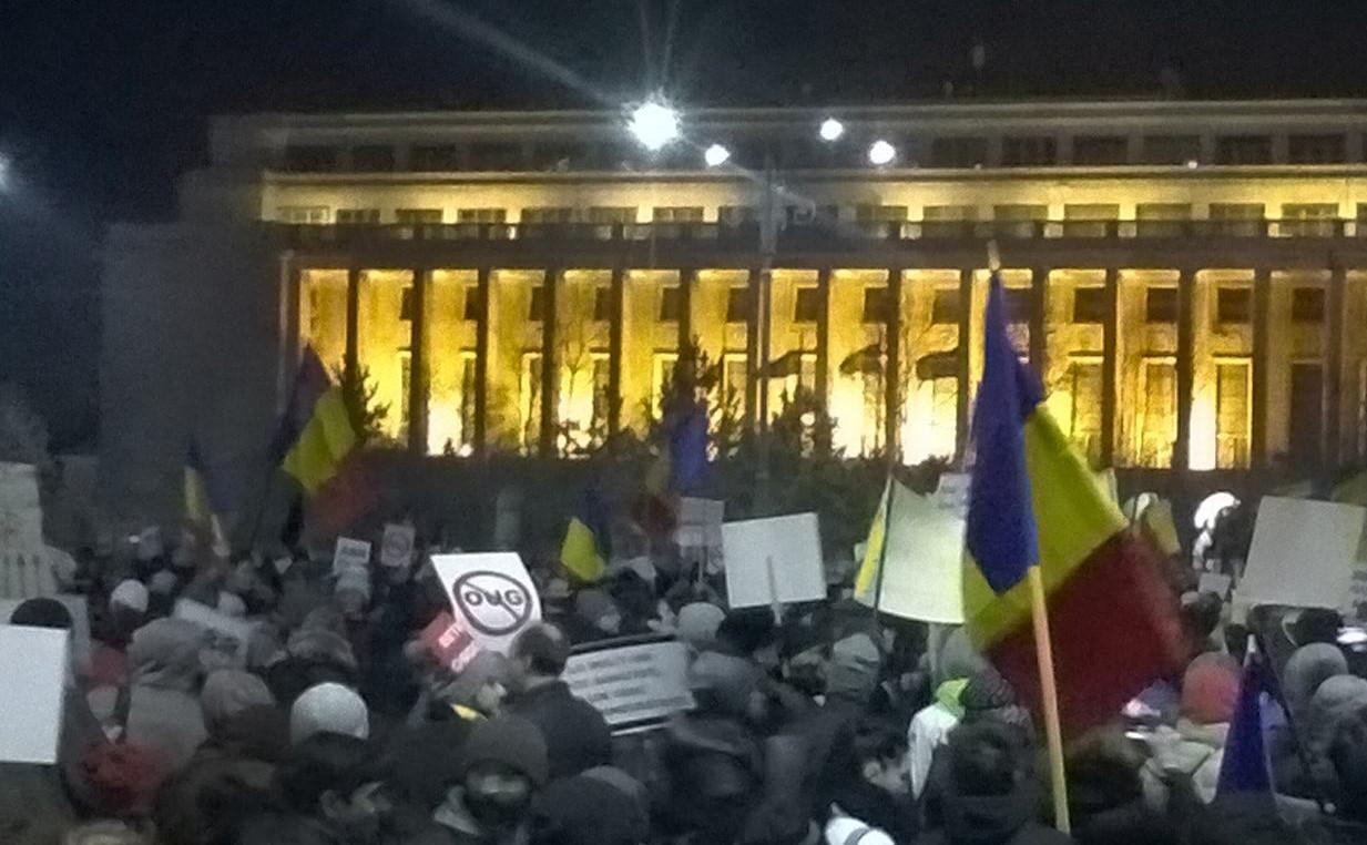 Protest în Piața Victoriei Protestatari antiguvernamentali în Piața Victoriei