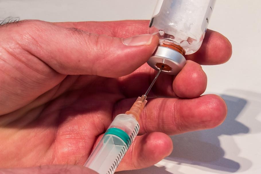 Polițiștii au reținut un bărbat de 26 de ani, suspectat că practica profesia de medic fără diplomă Medic fals în București
