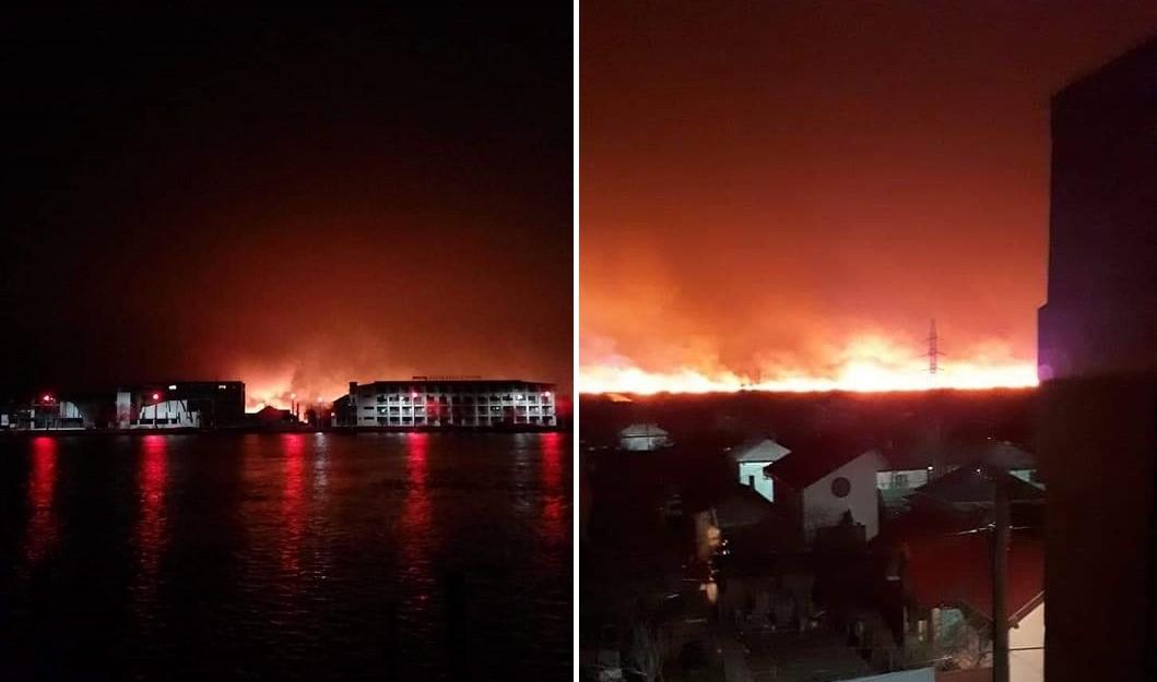 Incendiul de lângă Sulina văzut din zona locuită a orașului