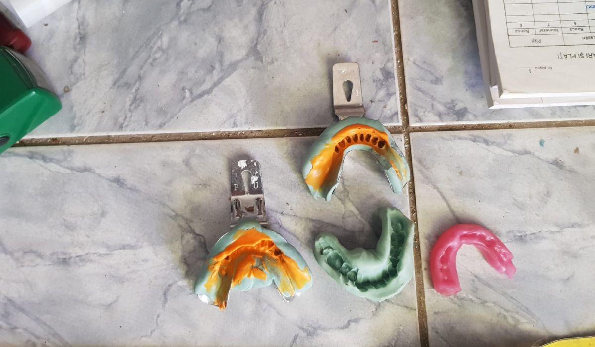 Zidarul din Gruiu, Ilfov s-a dat drept dentist şi chiar şi-a deschis un cabinet