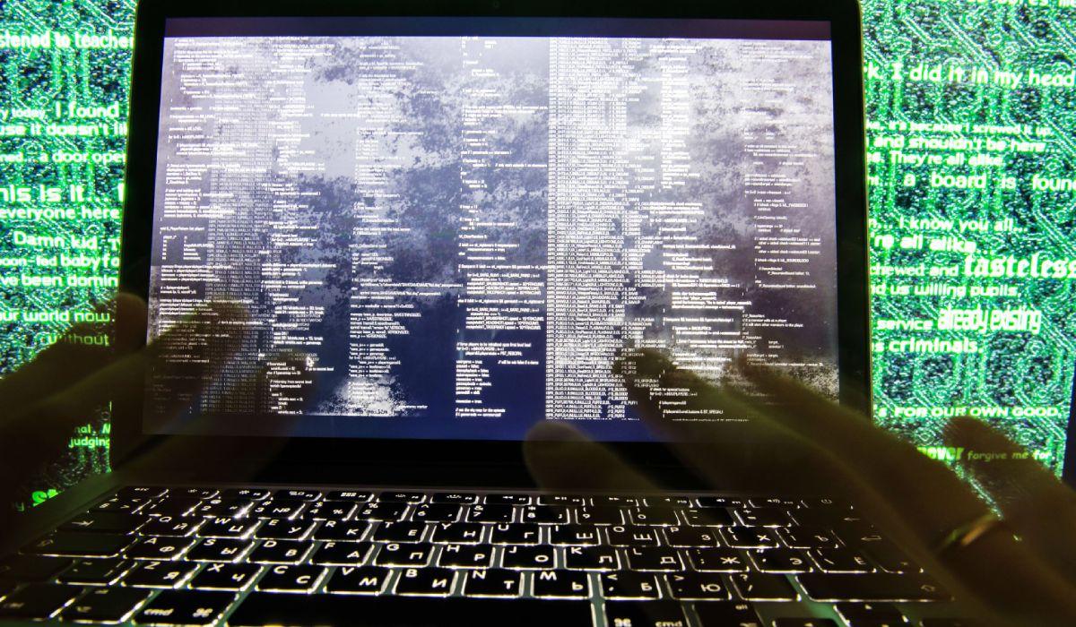 România, ţinta unor atacuri cibernetice cu 2.000 de servere finanţate cu sute de milioane de euro