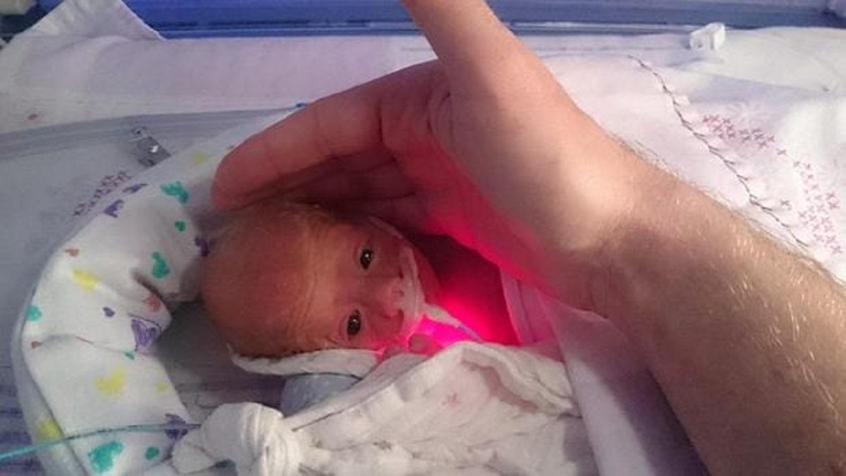 Bebeluş prematur Preotul a povestit clipele prin care a trecut în momentul în care a văzut bebeluşul