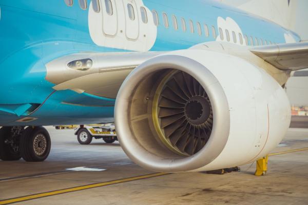 Motorul unui avion de pasageri